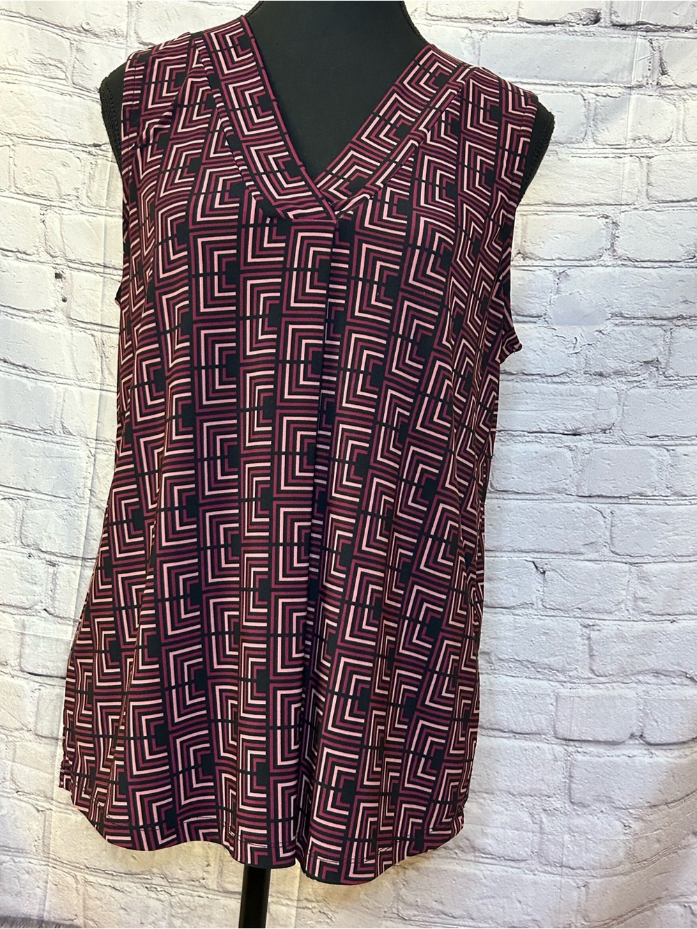 Anne Klein Pink & Black Geometric Sleeveless V-Neck Top